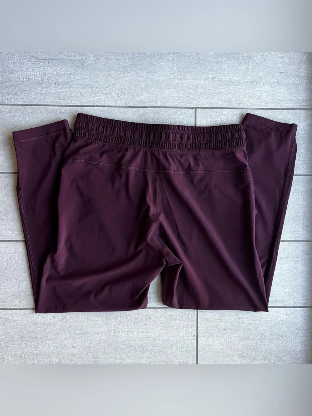 Lululemon Namaskar Crop Garnet Women’s 4 Swift Ultra Light Yoga 24” Stretch